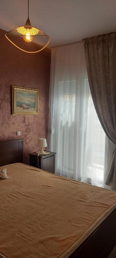 Roses Apartment Peraía Екстериор снимка