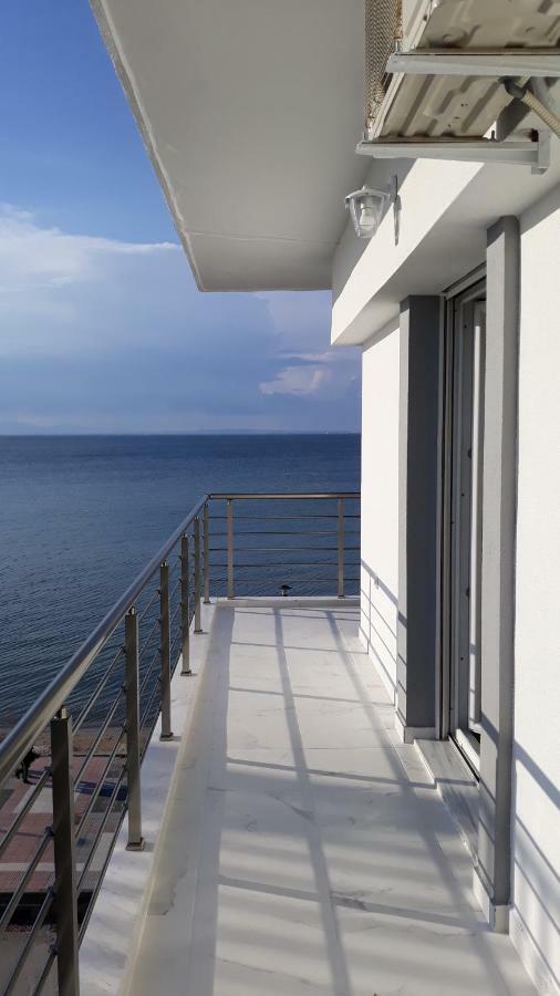 Roses Apartment Peraía Екстериор снимка