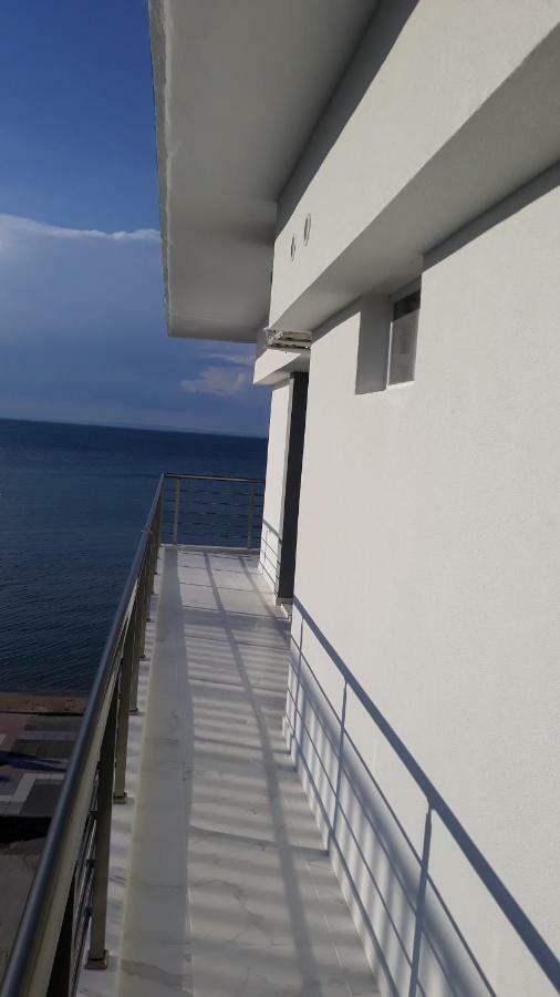 Roses Apartment Peraía Екстериор снимка